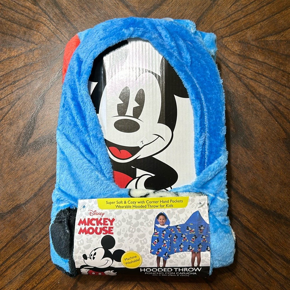 NWT Disney Mickey Mouse Hooded Throw